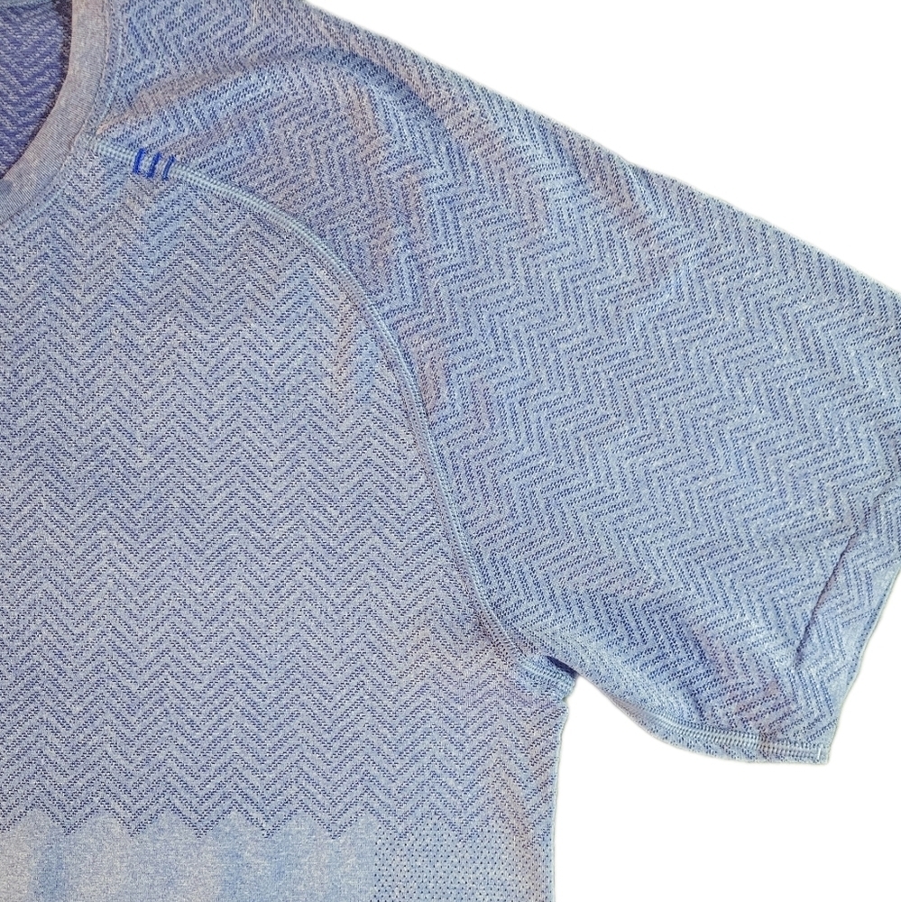 Lululemon \ Metal Vent Tech Short-Sleeve T Shirt / L / Admiral & Starch Blue - Picture 4 of 6